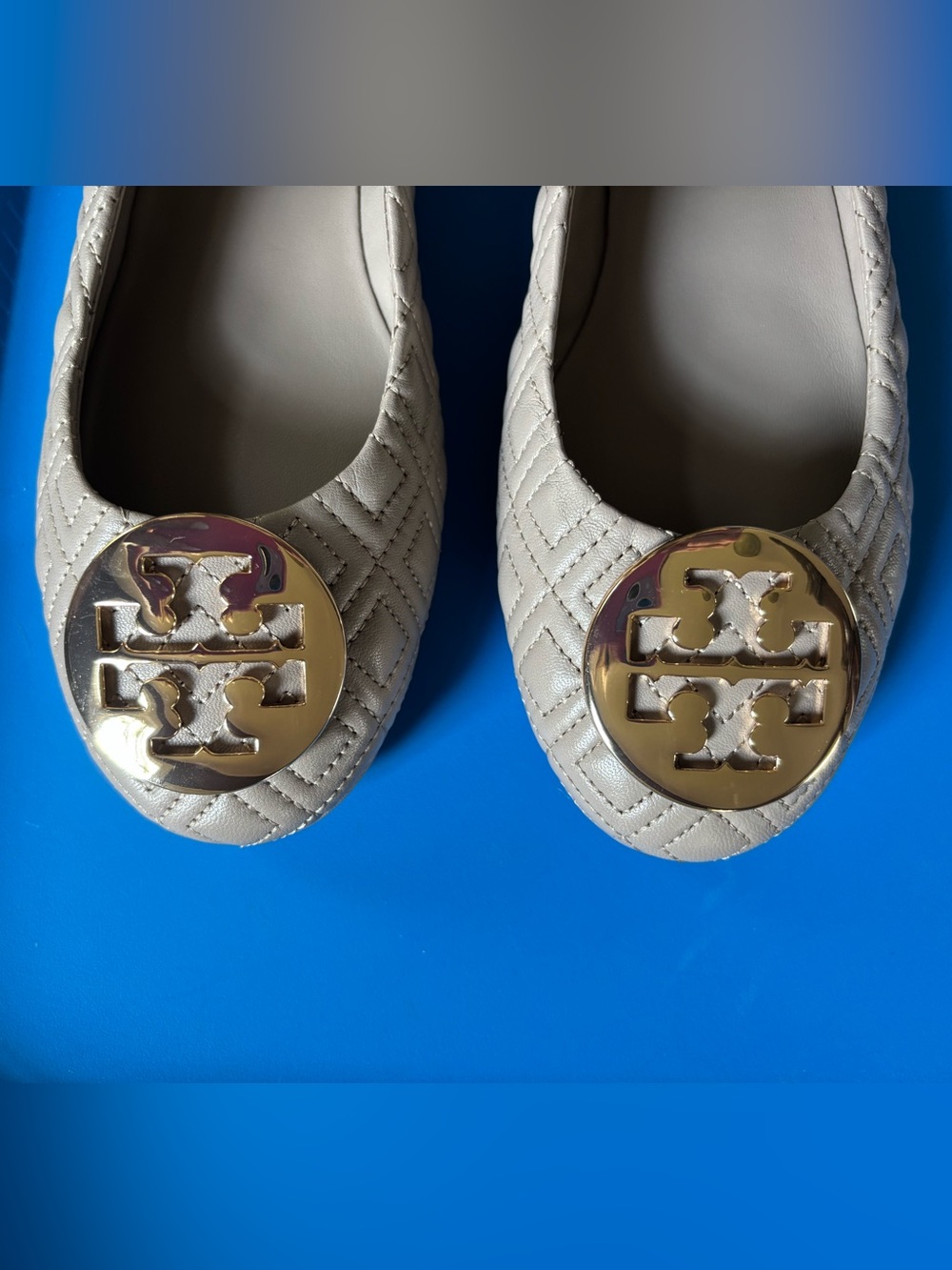 Tory Burch Quilted Minnie Napa Leather flats. Size 8. Dust storm gray/gold. New - Picture 5 of 5